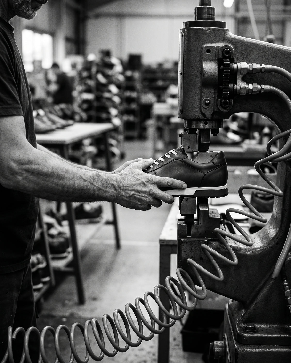 Cognac gladleren Positano sneaker – vakmanschap, schoen in de werkplaats