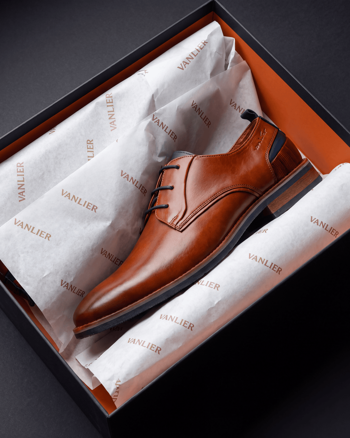 Cognac gladleren Amalfi veterschoen – in de open schoenendoos