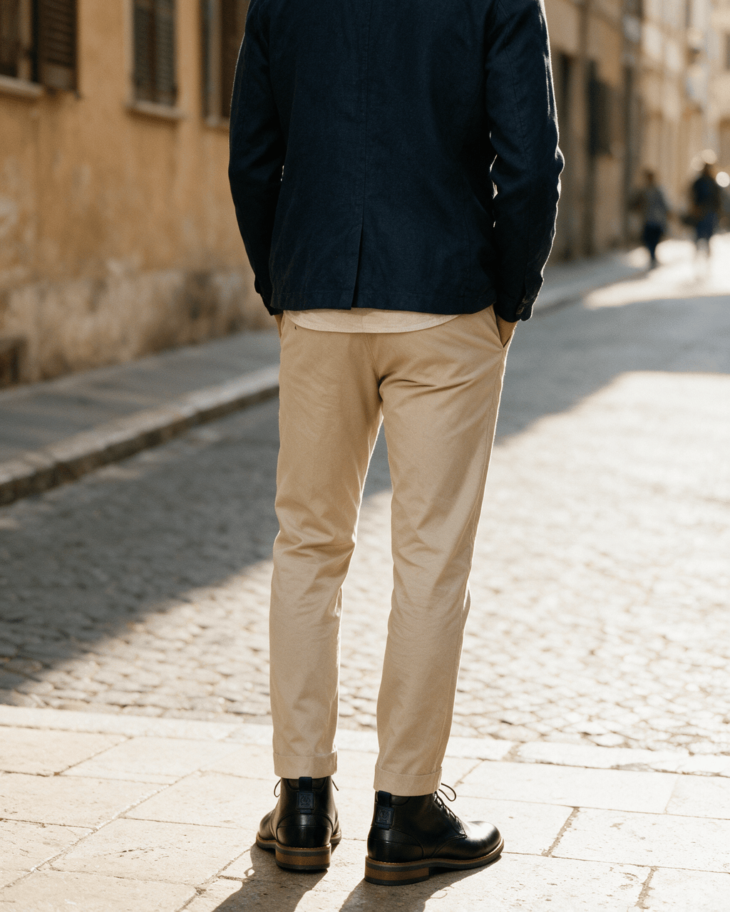 Zwart gladleren Amalfi halfhoge veterschoen – gedragen, van achteren gezien
