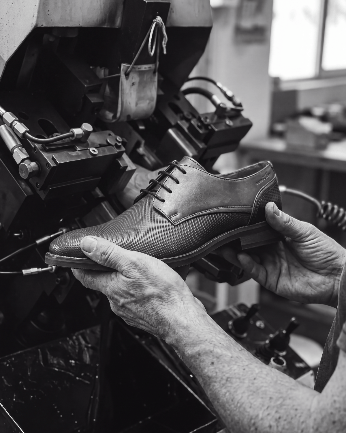 Licht cognac gladleren Amalfi veterschoen – vakmanschap in de fabriek