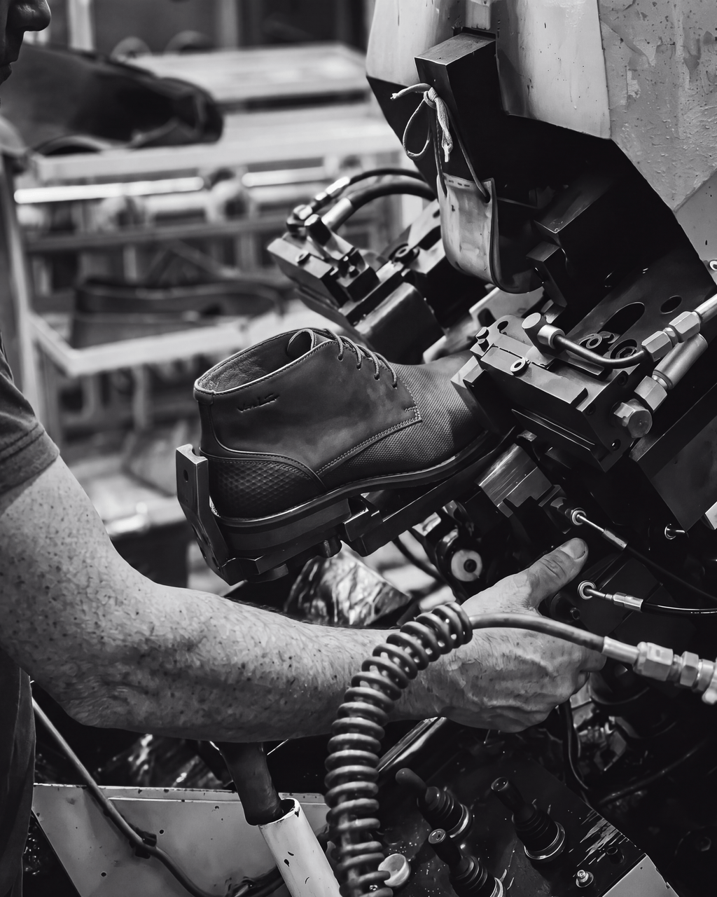 Licht cognac gladleren Amalfi halfhoge veterschoen – vakmanschap in de fabriek