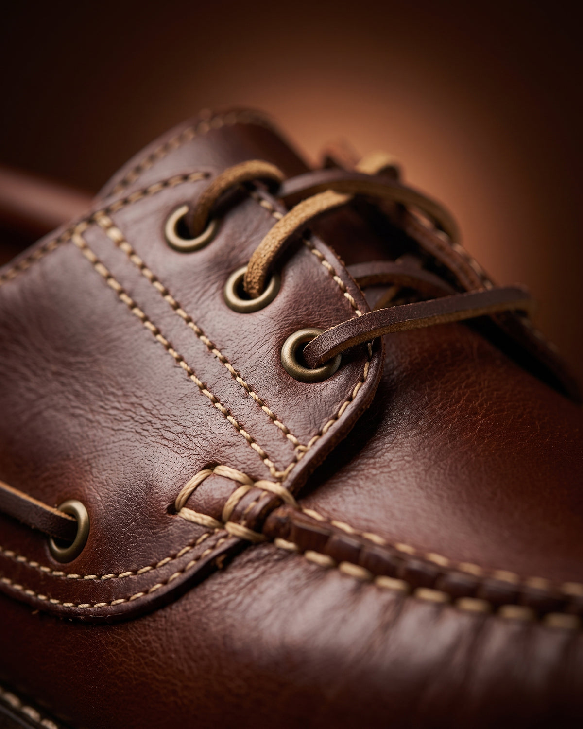 Bruin gladleren Baylands boot – macro-detail van het paar
