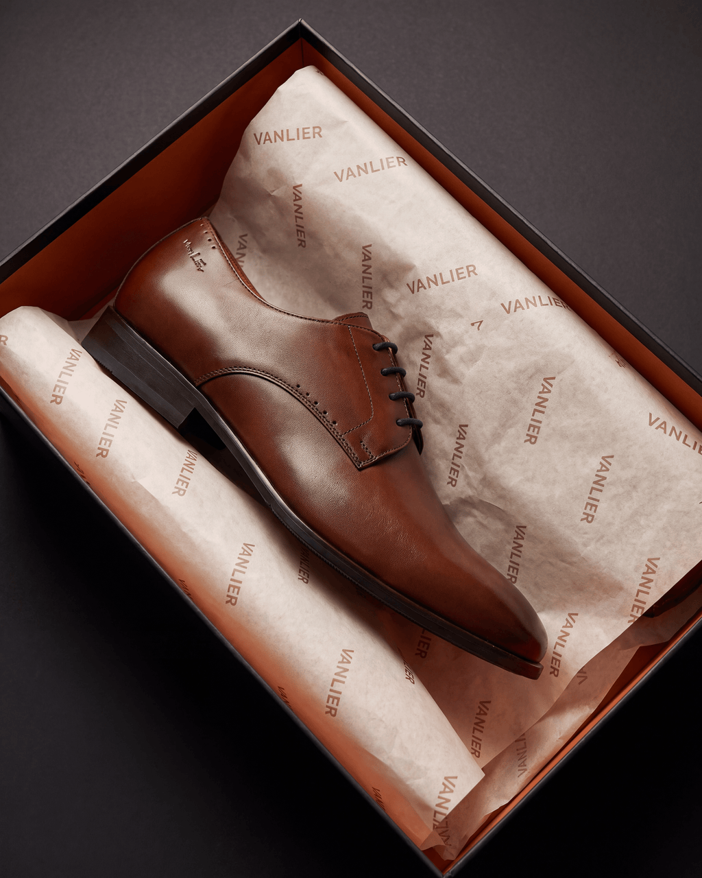 Cognac gladleren Santorini veterschoen – in de open schoenendoos