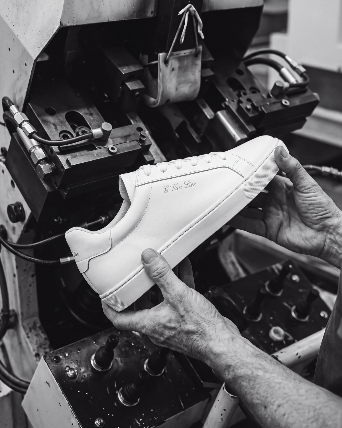Wit gladleren Napoli sneaker – vakmanschap in de fabriek