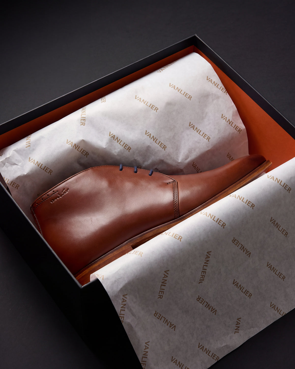 Cognac gladleren Rhodes halfhoge veterschoen – in de doos met vloeipapier