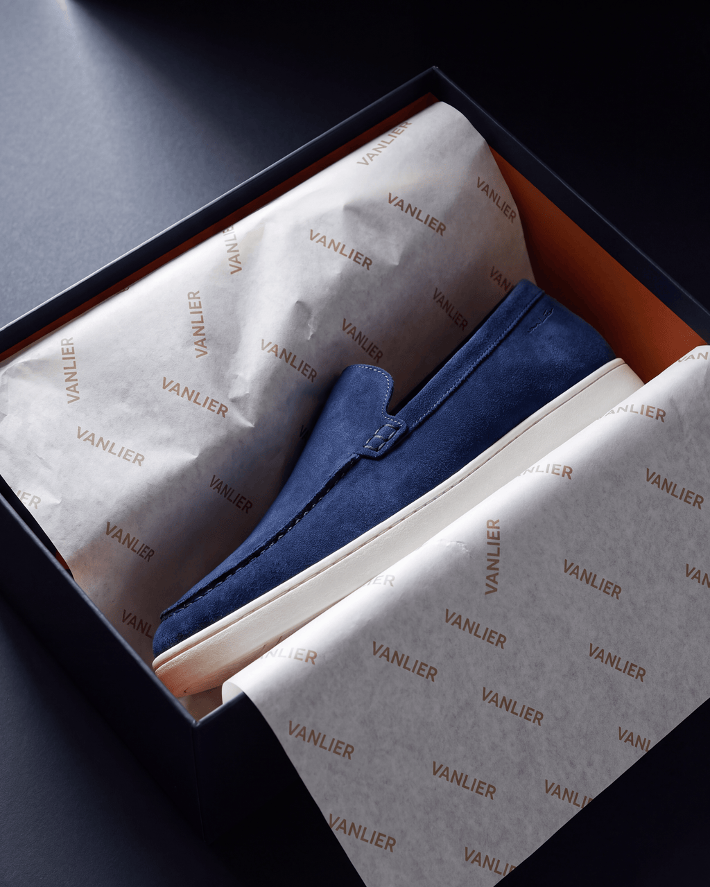 Blauw suède Lugano loafer – in de open schoenendoos