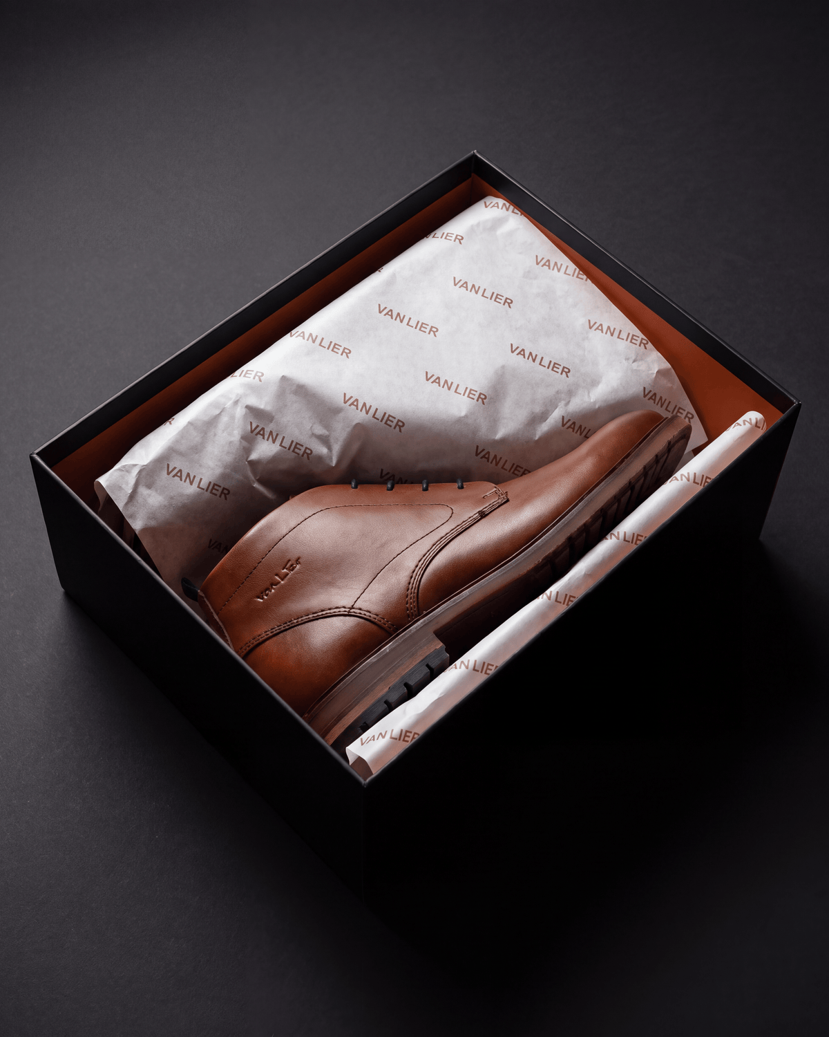 Cognac gladleren Dino Boot – in de open schoenendoos