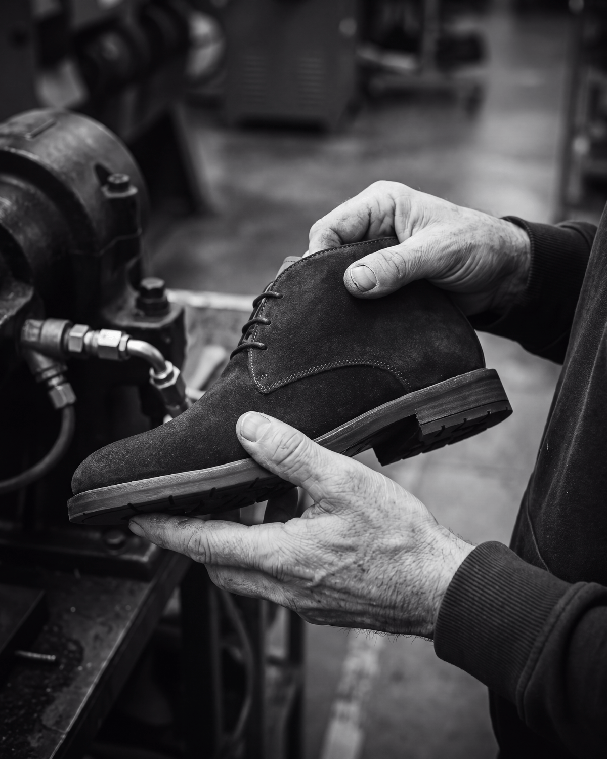 Donker bruin suède Boston boot – ambachtelijke productie in de fabriek
