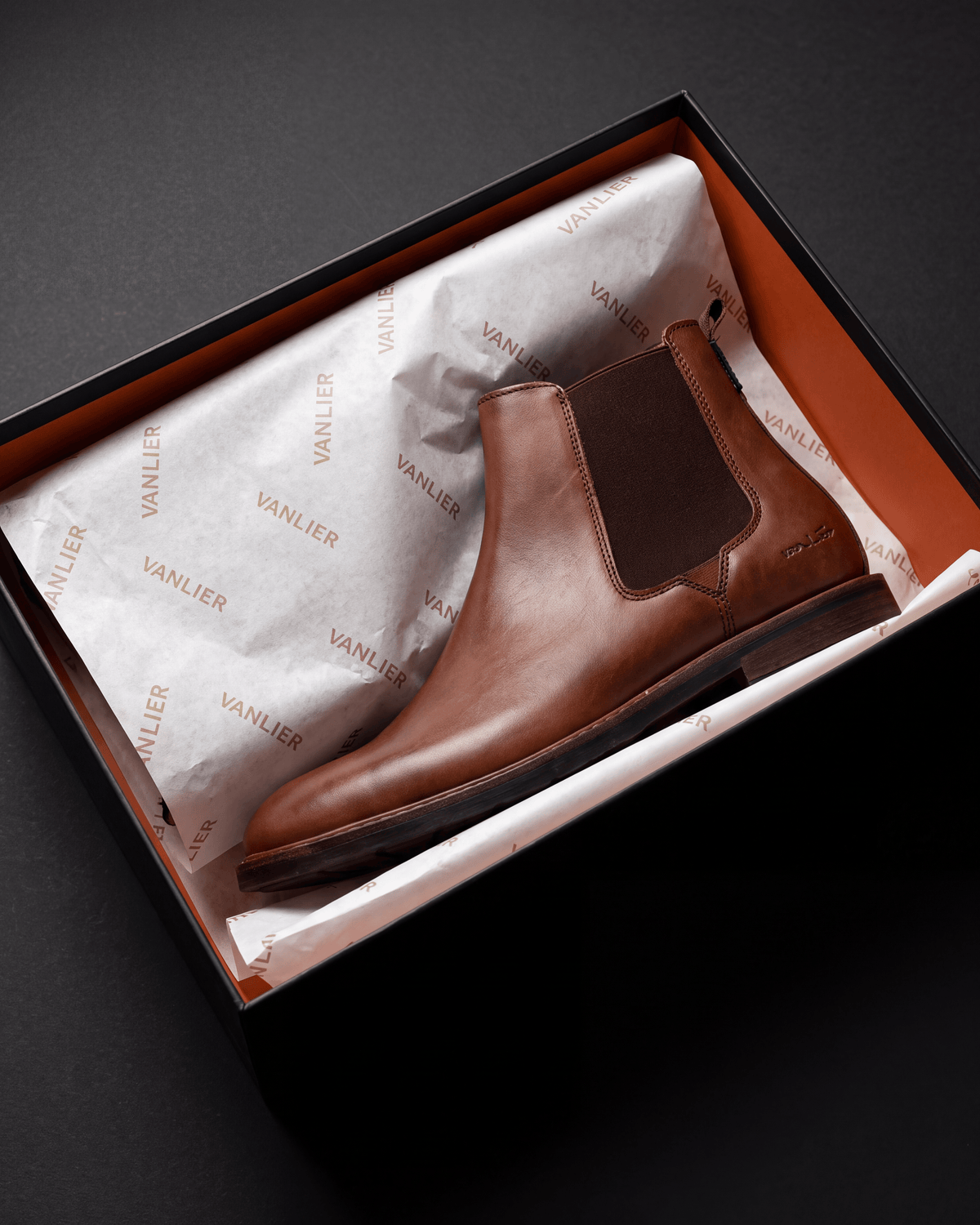 Cognac gladleren Boston chelsea boot – in de open schoenendoos