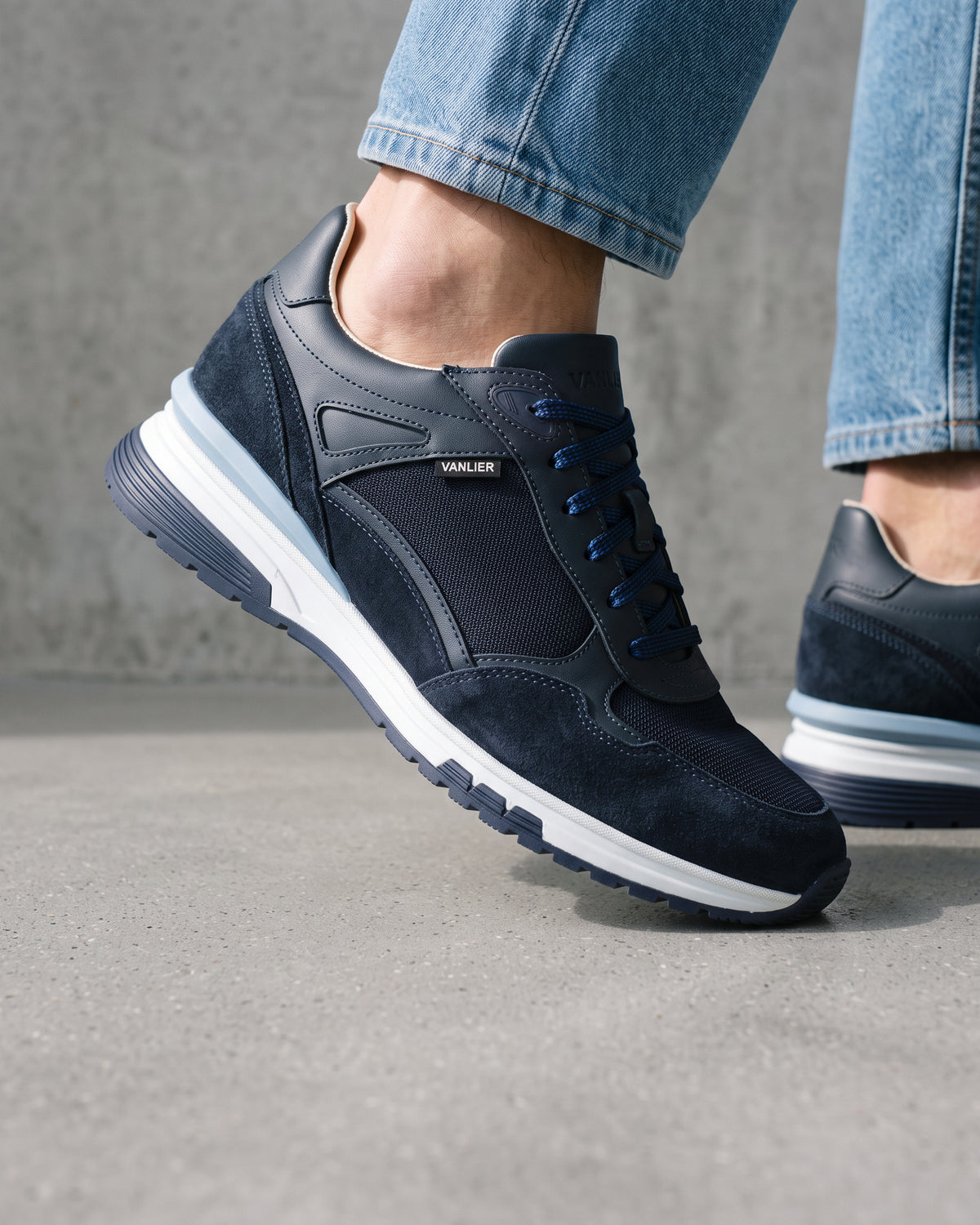 Blauw nubuck Veneto sneaker – gedragen, op model