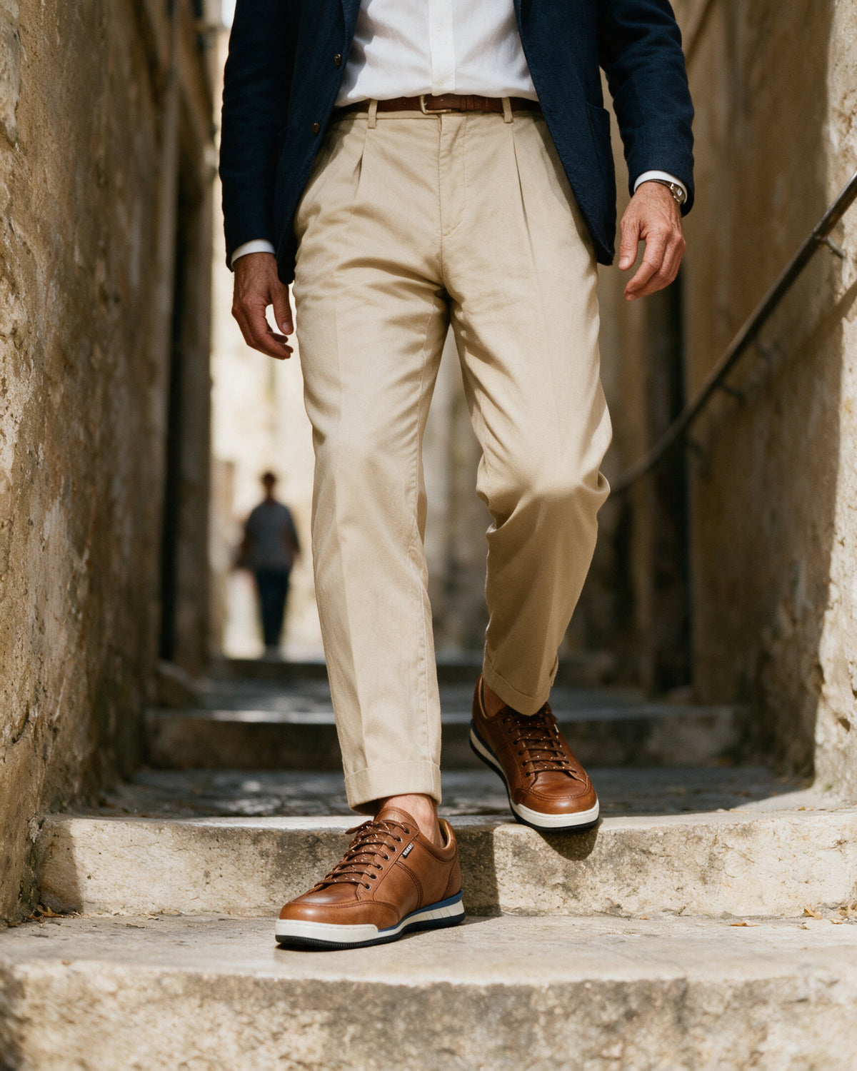 Cognac gladleren Magnus sneaker – gedragen, de smalle trap af