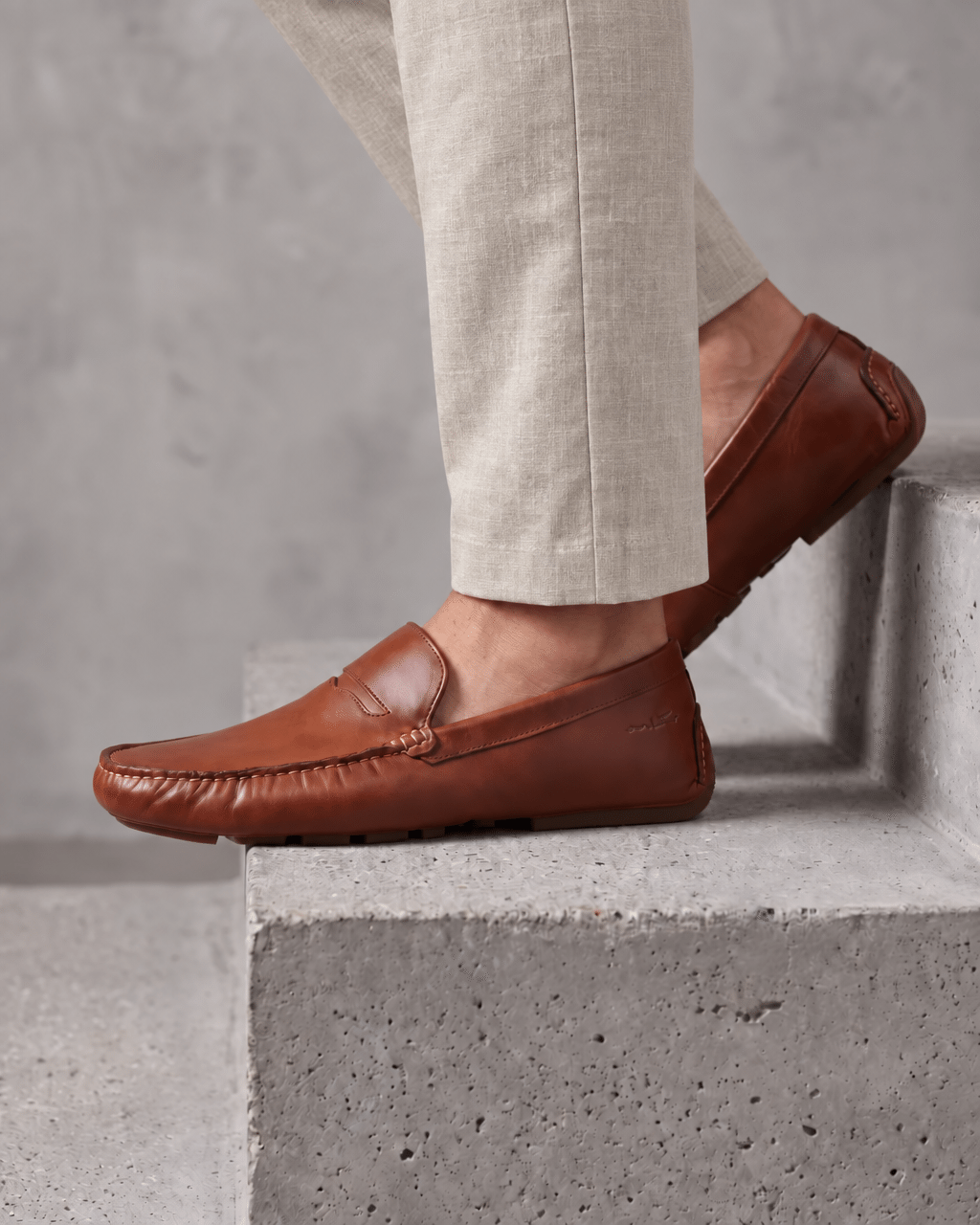 Cognac volnerf leren Mocassin – close-up van het paar