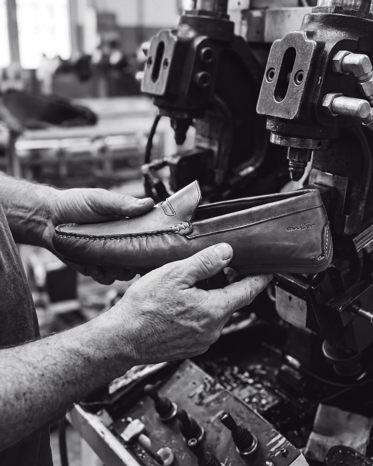 Cognac volnerf leren Mocassin – ambachtelijke productie in de fabriek