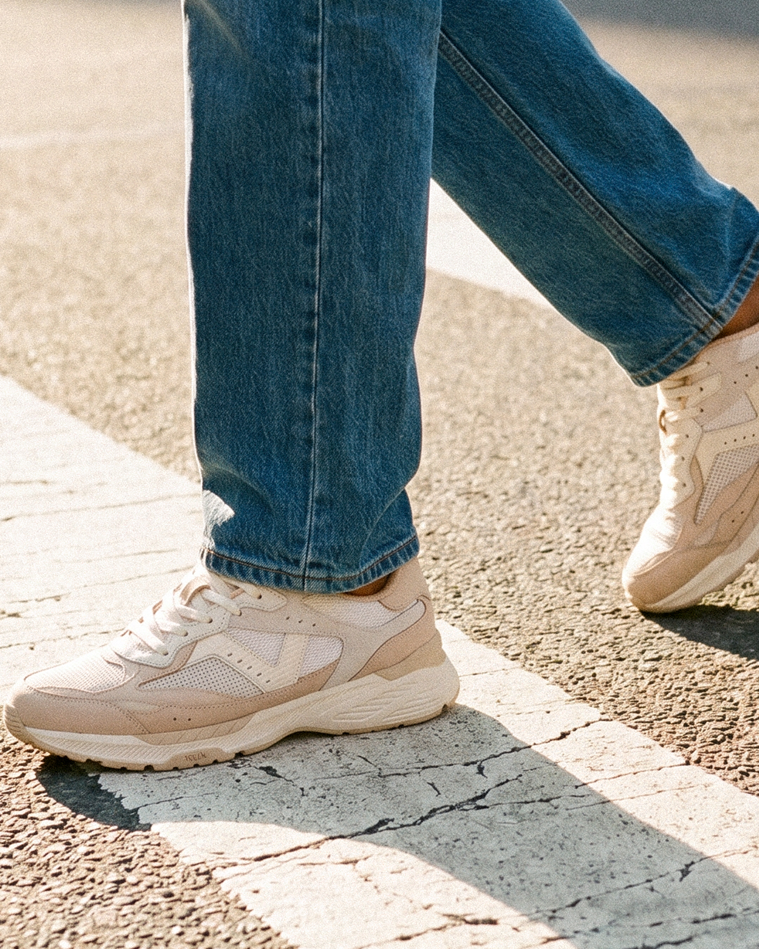 Beige Cosmos sneaker