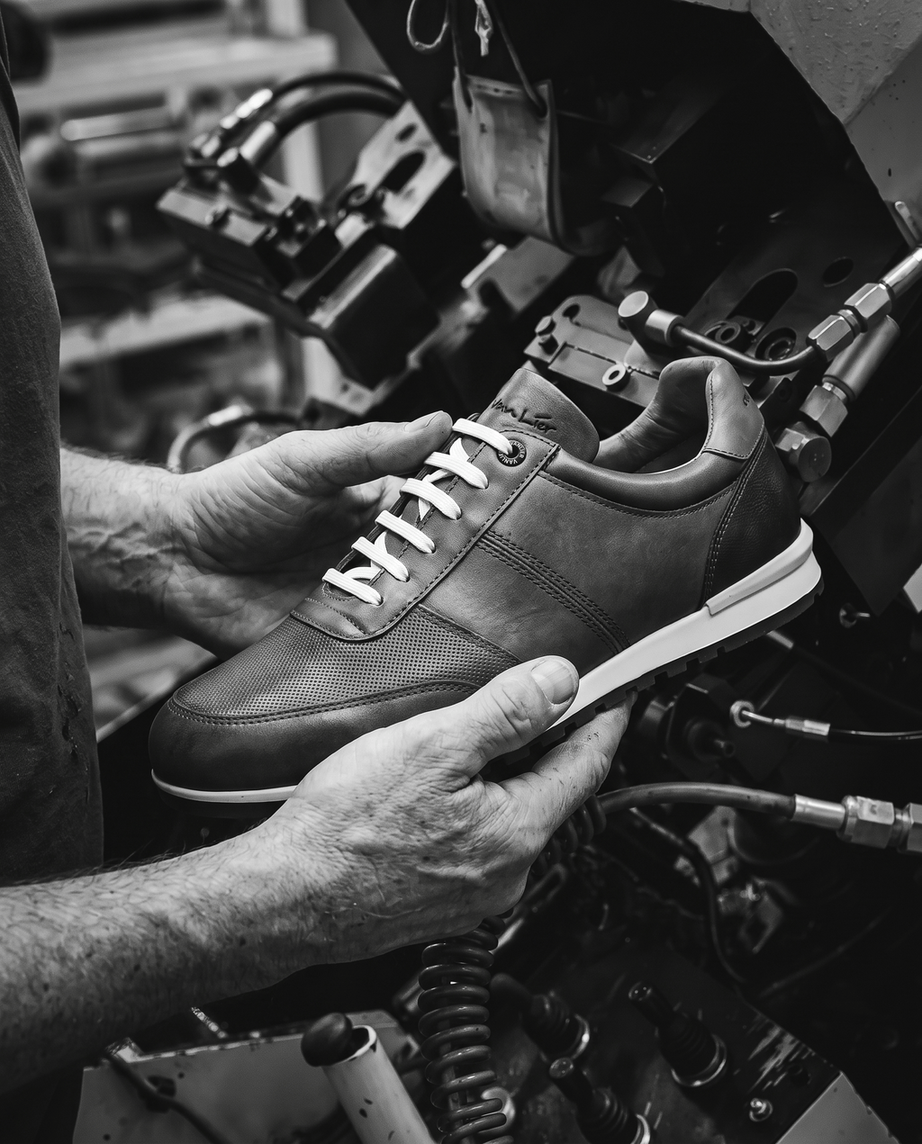 Heller cognacfarbener Glattleder-Sneaker Anzano